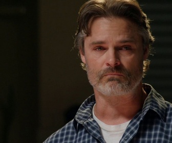 Replay Retour à Cedar Cove - S02 E08 - Quelque chose de méchant arrive par ici