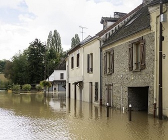 Replay 28 minutes - Inondations en France : qui va réparer les dégâts ?