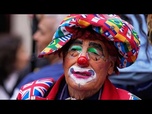 Replay Nez rouges et grandes chaussures envahissent les rues de Lima pour la Journée des Clowns