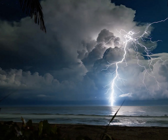 Replay Météo alerte - S1E7 - Foudre : va-t-elle frapper plus souvent ?