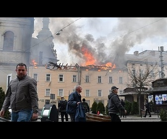 Replay Une frappe de drone russe endommage le centre historique de Lviv, en Ukraine