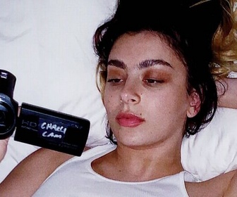 Replay Icônes pop - Charli XCX, Alone Together