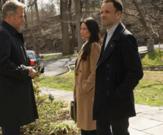 Replay Elementary - S4 E21 - Petits meurtres entre amis