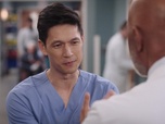 Replay Grey's anatomy - S22 E17 - Entre deux feux