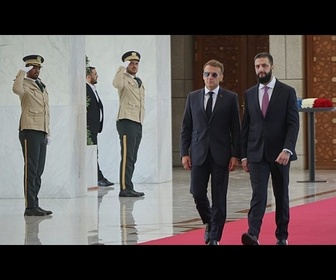 Replay Macron visite la mosquée des Omeyyades à Damas lors de son voyage en Syrie