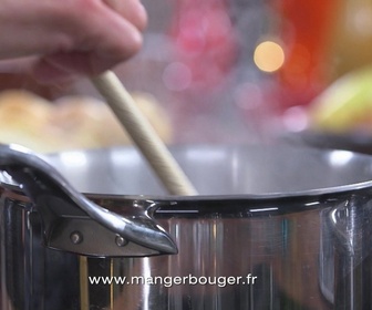 Replay Petits plats en équilibre - Buche clocolat poire spéculoos