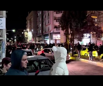 Replay Des Iraniens descendent dans la rue pour célébrer la mort de Khamenei