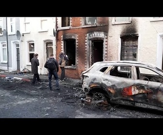 Replay Belfast : maisons incendiées et familles de migrants forcées de fuir