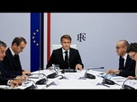 Replay Emmanuel Macron fustige les commentaires stupides de dirigeants étrangers sur les...