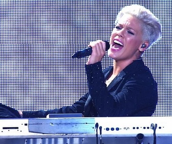 Replay Live from Melbourne - Pink - The Truth about Love Tour