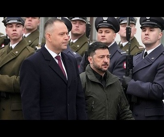 Replay Le président polonais, Karol Nawrocki retire l'Ordre de l'Aigle blanc à Volodymyr Zelensky