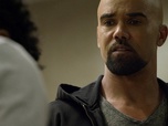 Replay S.W.A.T. - S02 E23 - La justice en direct