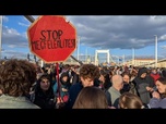 Replay Répression de la communauté LGBTQ : des milliers de Hongrois bloquent le pont Elisabeth à Budapest
