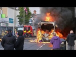 Replay Après une attaque au couteau, Belfast secoué par des émeutes anti-immigration