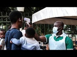 Replay Ebola : contrôles dans les aéroports américains et mobilisation de médecins européens sur place