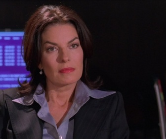 Replay Dr House - S02 E06 - La course au mensonge