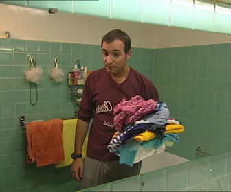 Replay Un gars, une fille - S3E70 - Dans la salle de bain (9)