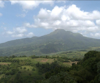 Replay Outre-Mer - En Martinique, la Montagne Pelée sur le point de se réveiller ?