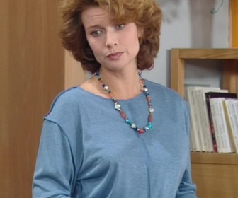 Replay Les filles d'à côté - S01 E13 - Surpression générale