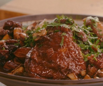 Replay Petits Plats en équilibre - Poulet au vin rouge