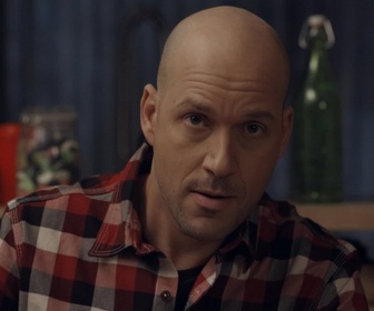 Replay C'est la crise ! - S01 E05 - Mamie Cougar