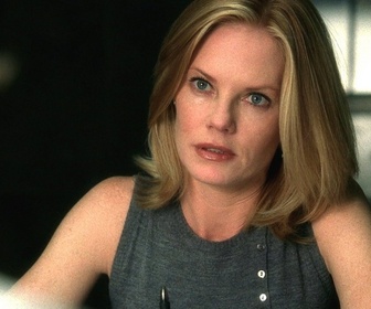 Replay Les experts - S03 E01 - Coup de poker