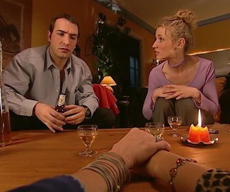 Replay Un gars, une fille - S2E11 - Reçoivent des amies gays