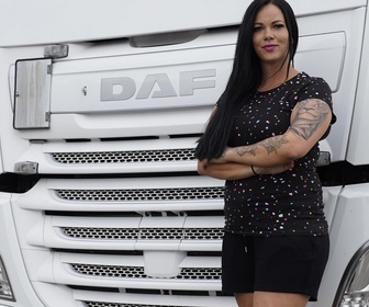 Replay Camions XXL : les reines du volant - S4E14 - Episode 7 - Partie 2