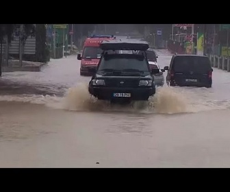 Replay La tempête Claudia provoque de graves inondations et des coupures de courant dans tout le Portugal