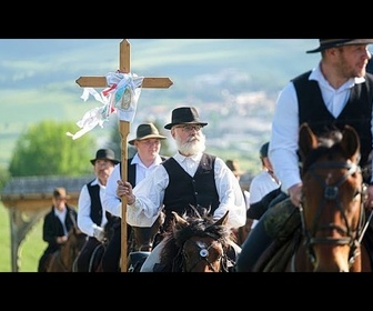 Replay Hongrie : festivités de la Pentecôte au plus grand musée ethnographique en plein air