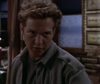 Replay Highlander - S03 E06 - La descente aux Enfers