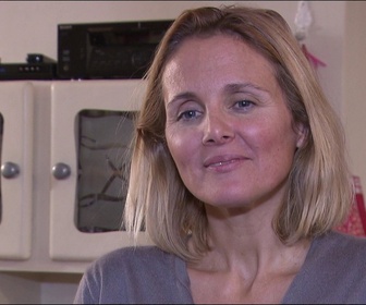 Replay Au nom de la vérité - S04 E44 - Une mère célibataire