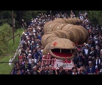 Replay Un serpent géant en bambou défile dans un village japonais