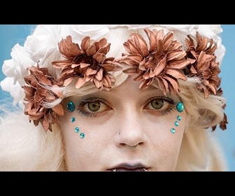 Replay Costumes et défilés médiévaux envahissent les rues de Sighisoara en Roumanie