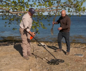 Replay Le mystère d'Oak Island : la course au trésor - S10E5 - Des trouvailles près du quai