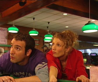 Replay Un gars, une fille - S4E57 - Dans une salle de jeux