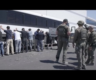 Replay La Corée du Sud rapatrie 300 citoyens détenus après une opération anti-immigration aux États-Unis