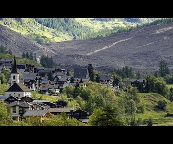 Replay Un drone a capturé l'éboulement du glacier du Birch sur le village de Blatten, en Suisse