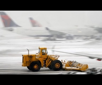 Replay Plus de 5 300 vols perturbés, la première tempête du nord-est frappe Midwest et Nord-Est
