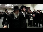 Replay Des juifs ultra-orthodoxes célèbrent la libération d'un étudiant de yeshiva à Elad