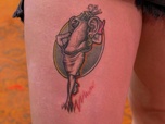 Replay Just tattoo of us - S2 E12 - Fais gaffe à tes fesses
