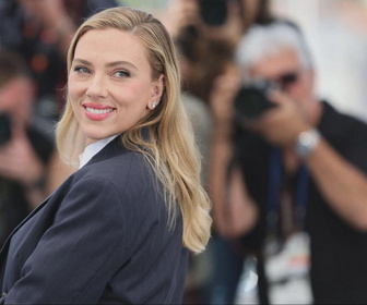 Replay À l'Affiche ! - Cannes 2025 : Scarlett Johansson émue aux larmes lors de la projection de son premier film