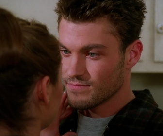 Replay Beverly Hills, 90210 - S09 E19 - Le lutin