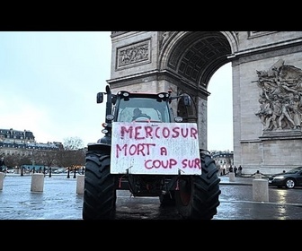 Replay Des agriculteurs français manifestent à Paris contre l'accord UE-Mercosur avec des tracteurs