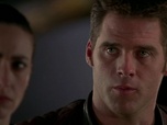 Replay Farscape - S02 E20 - Les Armes, l'argent et les mensonges : Une équipe formidable (2/3)