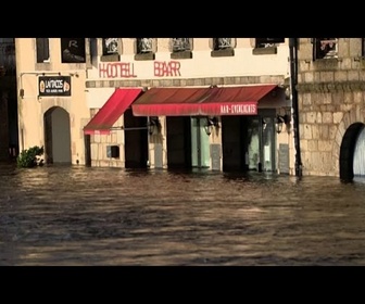 Replay Graves inondations à Quimperlé, en Bretagne, évacuations en cours
