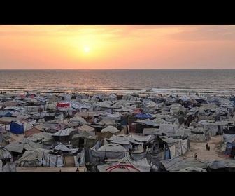 Replay Les frappes israéliennes sur Gaza se poursuivent alors que l'armée se prépare à étendre son...