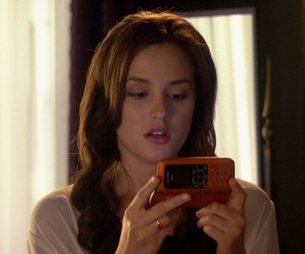 Replay Gossip Girl - S01 E02 - N & B : un pas en avant, deux pas en arrière