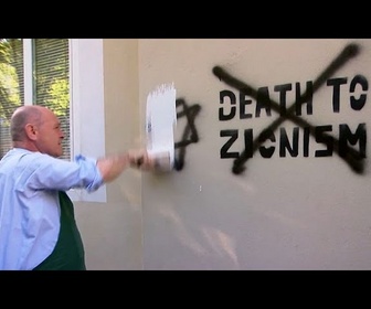 Replay Le président du Conseil national autrichien repeint des graffitis antisémites à Vienne