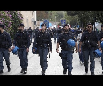 Replay Affrontements entre police anti-émeute et manifestants lors d'une marche antifasciste à Bologne